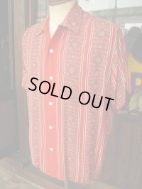 1950'S KAHANAMOKU RED RAYON BORDER HAWAIIAN SHIRT SZ/L