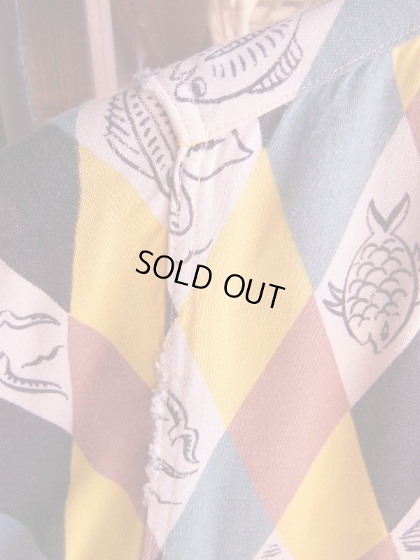 右袖正面生地ほつれ