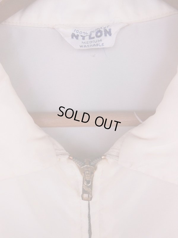 画像4: 1950'S NOTRE DAME OFF WHITE NYLON DRIZZLER JACKET SZ/M