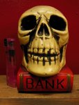 画像2: 1950'S〜 SKULL ON BOOK BANK ヴィンテージ陶器製スカル骸骨貯金箱1 (2)