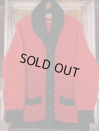 1950'S CARL-RITE RED AND BLACK TWO TONE SHAWL COLLAR KNIT CARDIGAN