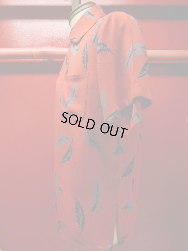 画像9: 1950'S STAR OF HOLLYWOOD FEATHER PRINTED RAYON PULLOVER SHIRT/M