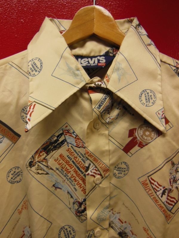 画像1: 70S ビンテージ US古着 LEVI'S リーバイス ポリシャツ 20世紀初頭万博等のポストカード総柄プリント/Sサイズ 