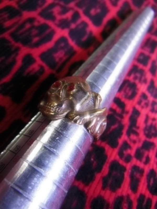 画像12: 1930'S REPRODUCTION OLD SKULL & CROSSBONES RING GLASS EYES/RED/BLUE/GREEN /MADE BY 1930'S ORIGINAL MOLD 