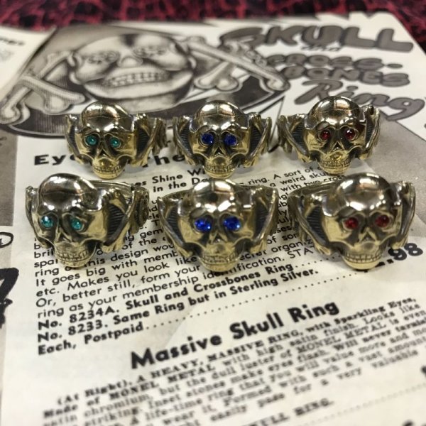 画像3: 1930'S REPRODUCTION OLD SKULL & CROSSBONES RING GLASS EYES/RED/BLUE/GREEN /MADE BY 1930'S ORIGINAL MOLD 