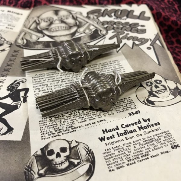 画像4: 1930'S REPRODUCTION OLD SKULL & CROSSBONES RING GLASS EYES/RED/BLUE/GREEN /MADE BY 1930'S ORIGINAL MOLD 