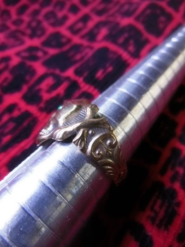 画像18: 1930'S REPRODUCTION OLD SKULL & CROSSBONES RING GLASS EYES/RED/BLUE/GREEN /MADE BY 1930'S ORIGINAL MOLD 