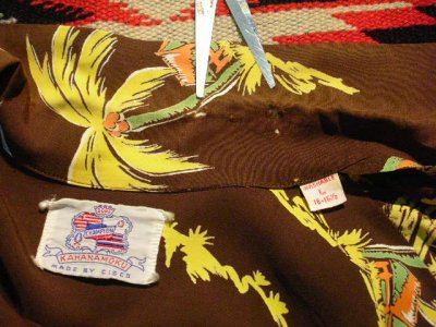 画像1: 1950'S KAHANAMOKU D,BROWN RAYON HAWAIIAN SHIRT SZ/L