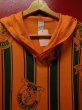 画像2: 90S US古着 米国製 マイアミ大学　UNIVERSITY OF MIAMI ハリケーンズ　フード付　Tシャツ/SZ/L (2)