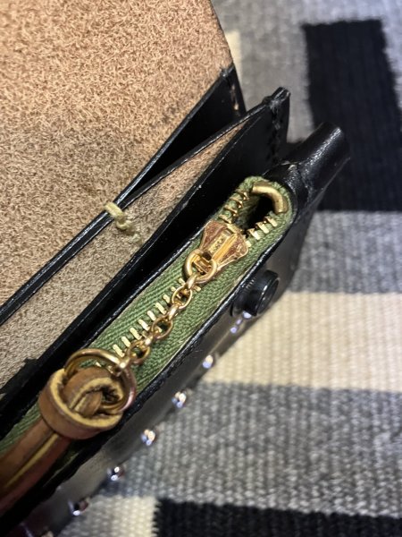 画像6: RAWHIDE STUDDED & JEWELED TRUCKERS WALLET LOT-501D/BLACK/RED JEWEL (6)