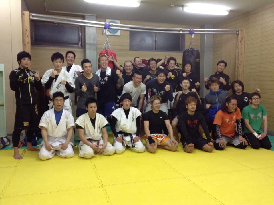 BLOG更新、右足指骨折。