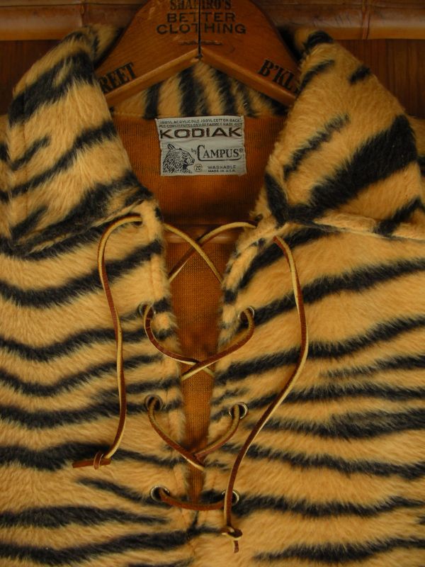1950'S CAMPUS KODIAK TIGER FAKE FUR LACE UP PULLOVER SZ/YOUTH20 