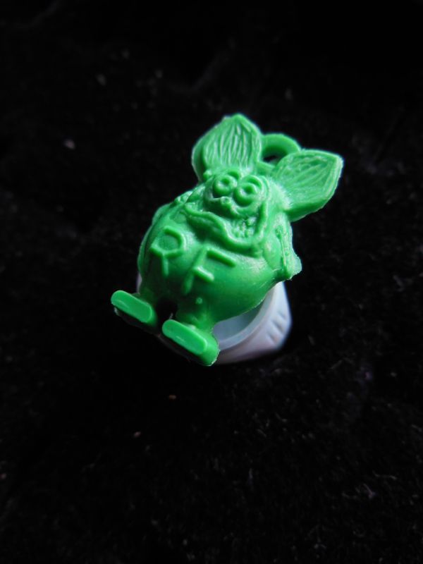 1960'S〜 DEADSTOCK RAT FINK PLASTIC TOY RING - ROCK-A-HULA Vintage Clothing