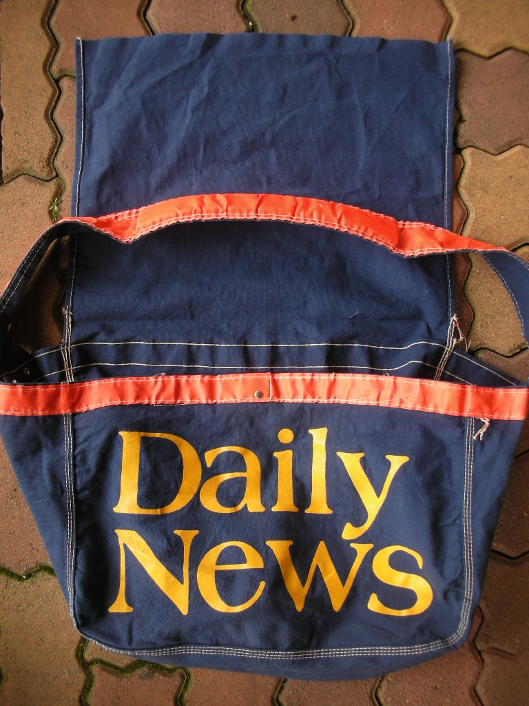 ヴィンテージニュースペーパーバッグ　vintage newspaper bag